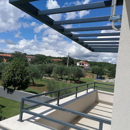 Villa Oskar Istrien Sveti Lovreč Pazenatički Bagian luar foto